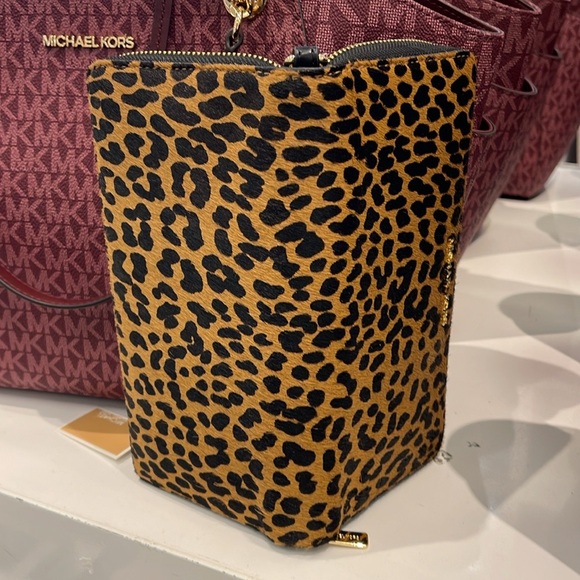 MICHAEL KORS
Leather Lg Continental Wristlet Phone Wallet Exotic Print Hair Calf - Picture 3 of 16